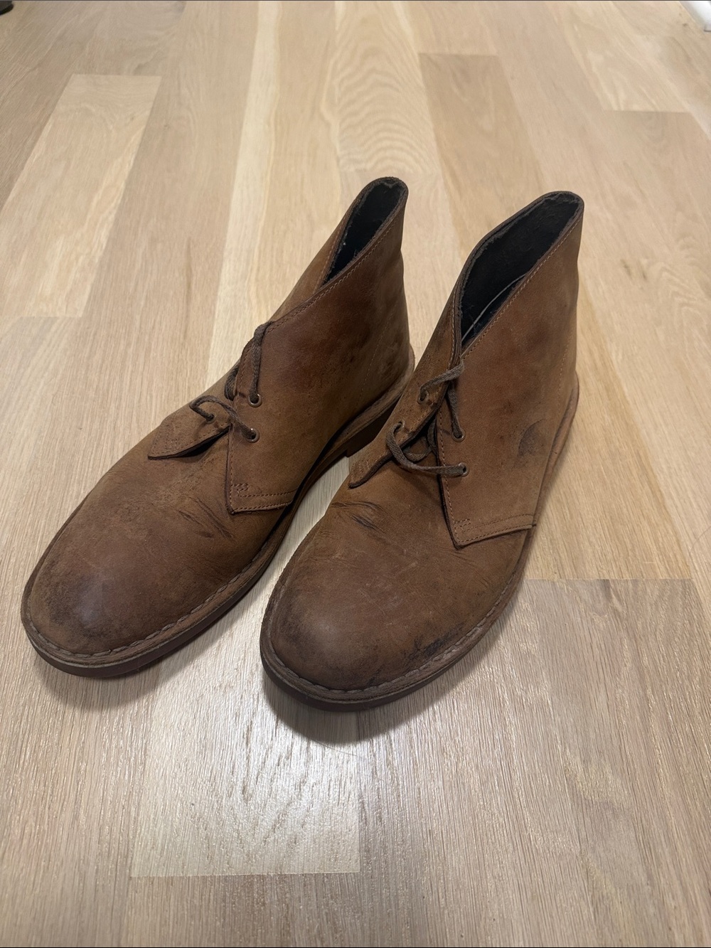 Clark’s Men's Brown Suede Chukka Boots - Classic Lace-Up Ankle Boots size 10.5